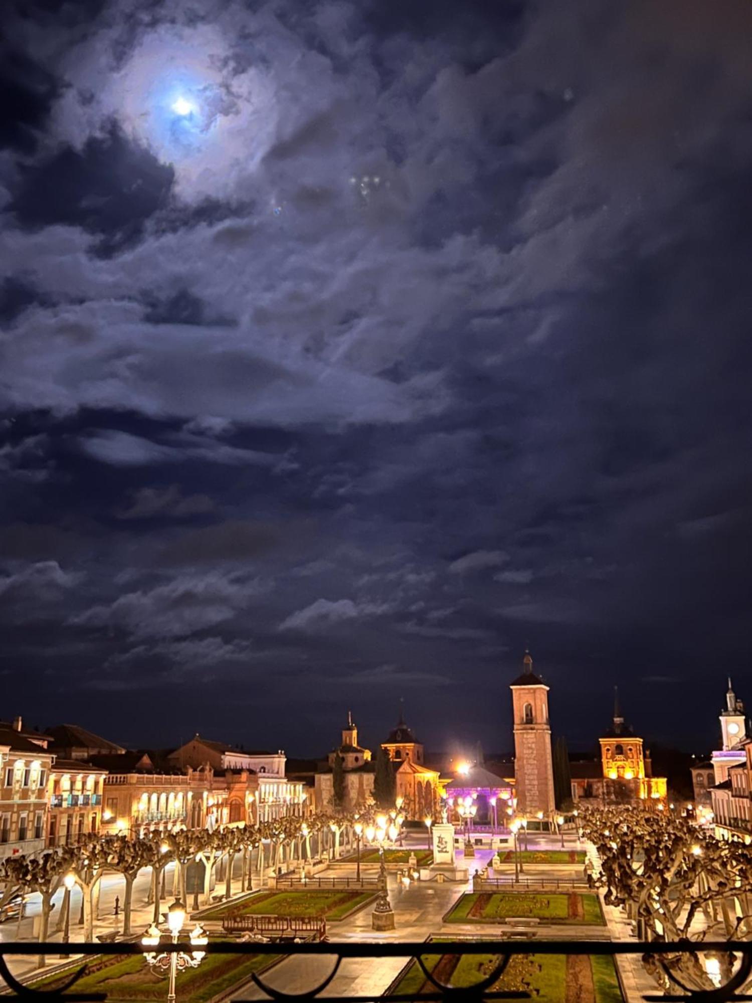 Sonar En La Plaza Cervantes 1 Alcala de Henares Ngoại thất bức ảnh